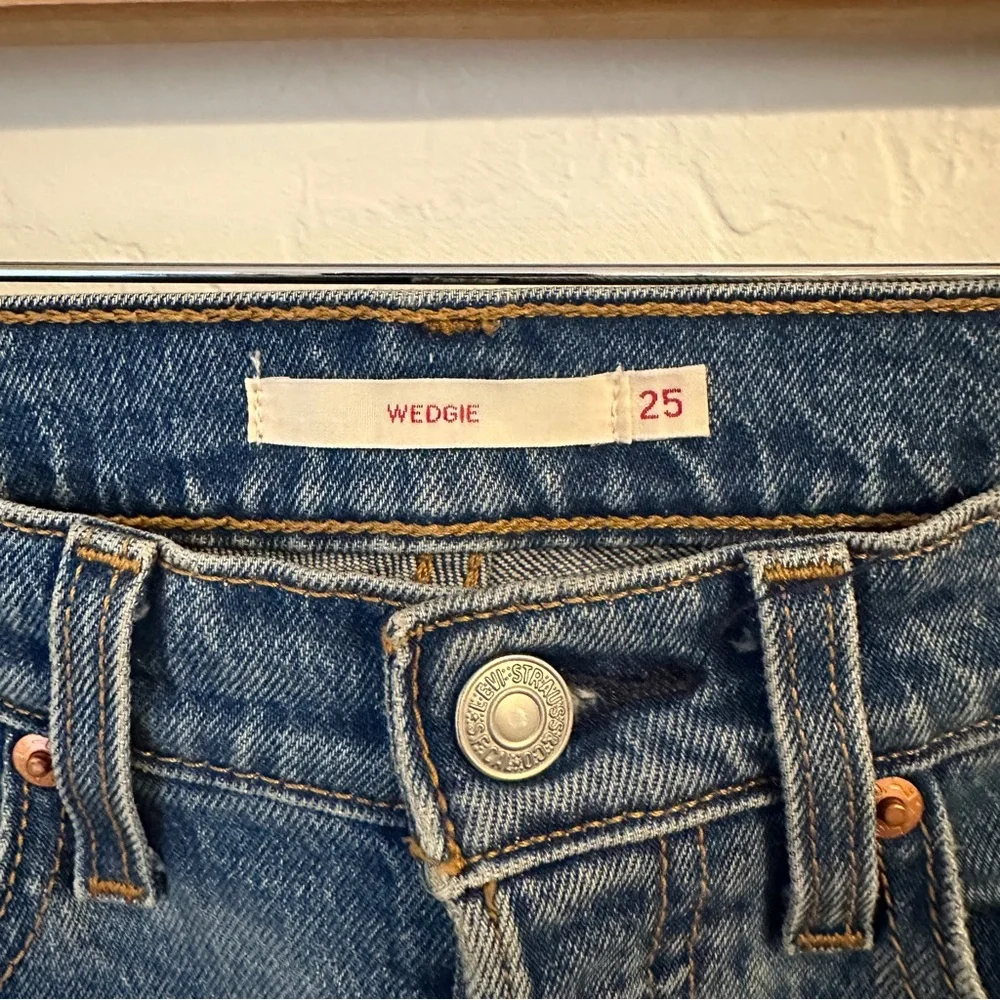Levi's Premium Wedgie Icon Fit Ankle Women's Jeans Size‎ 25